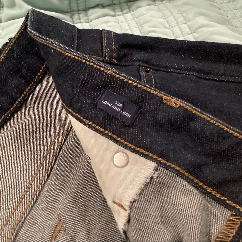 Like New GAP Women’s Long and Lean 32R Dark Rinse Denim - Picture 6 of 7